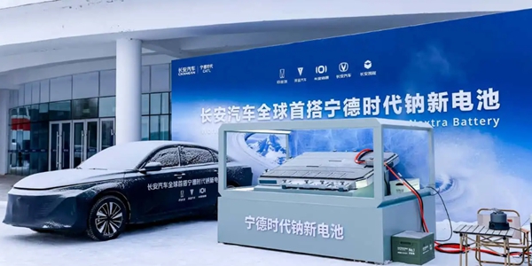 중국 CATL '나트륨 배터리' 시대 기어코 열었다, LG에너지솔루션 대응 전략 딜레마 커져 