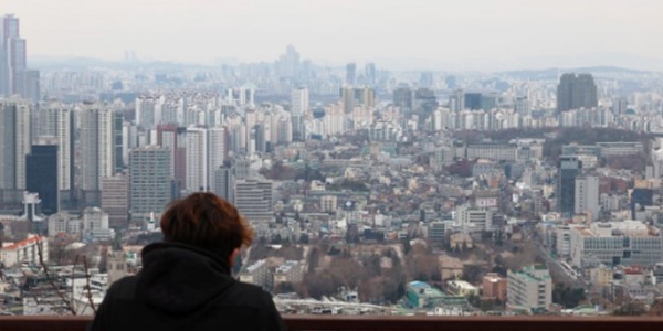 [한국갤럽] 부동산 정책 긍정 51% vs 부정 27%, 13년만에 '긍정'이 절반 넘어  