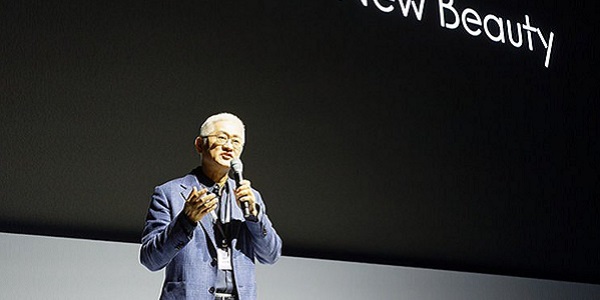 아모레퍼시픽 서경배 'AI 쇼핑' 실험, 방문판매 DNA를 챗GPT에 이식한다