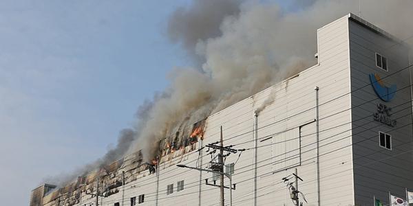 SPC삼립 시화공장 화재 4시간 만에 초기진화, 작업자 3명 연기 흡입 경상