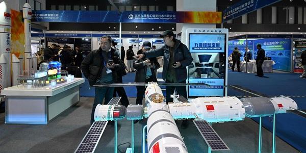 중국도 '우주 데이터센터' 속도내며 스페이스X 견제, 우주 관광 산업도 추진