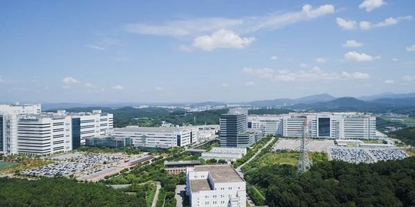 SK하이닉스가 LG디스플레이 공장 인수 가능성, 외신 