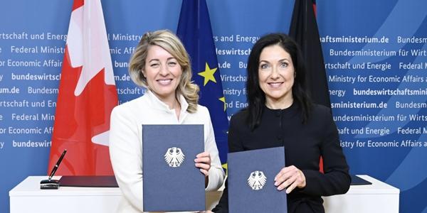 캐나다 잠수함 사업 선정 놓고 한국 독일 압박, 