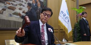 한은 기준금리 연 2.50%로 6연속 동결, 올해 경제성장률 전망치는 2.0%로 상향