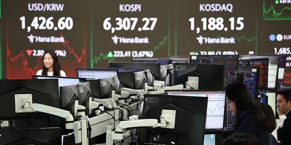 코스피 개인·기관 쌍끌이에 또 '사상 최고' 6300선, 삼성전자·SK하이닉스 급등