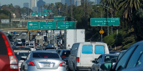 미국 교통부 캘리포니아주 상대로 소송, 자동차 온실가스 규제 문제삼아