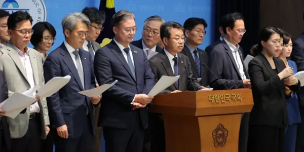 '대통령 방패 vs 침묵 정치', 여야 초선의 엇갈린 역할