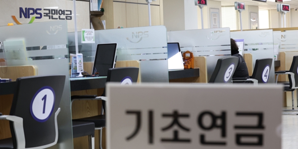 이재명 기초연금 개편 첫 단추 '부부감액', 16조 재정 부담 속 다음 단계는