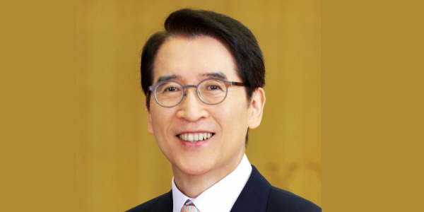 교보생명 신창재 숙원 '종합금융그룹' 속도 붙나, SBI저축은행 인수 승인 눈앞