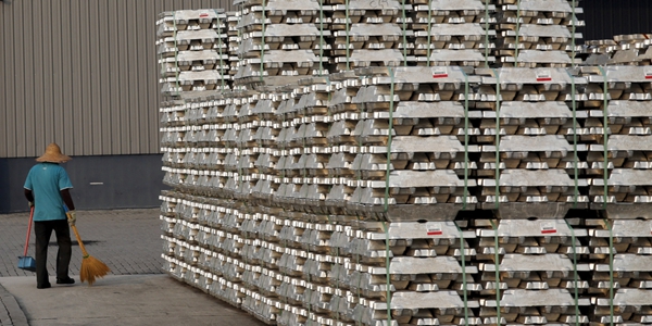 알루미늄 구리 포함 세계 산업용 금속 가격 폭락, 금리 인상으로 조달비용 상승 우려 반영