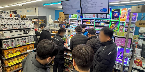 편의점업계 BTS 컴백에 광화문 인근 점포 매출 급증, 공연 특수 '톡톡'