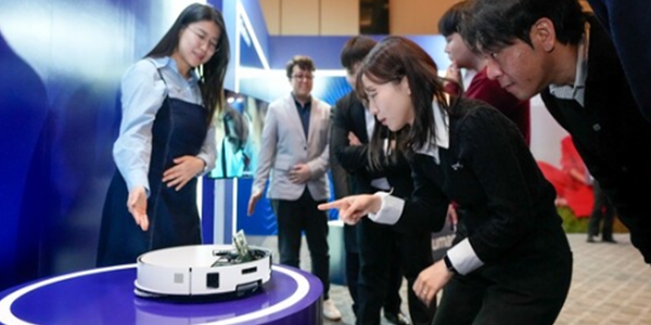 삼성전자, 주한미국상공회의소 행사서 로봇청소기 '비스포크 AI 스팀' 소개