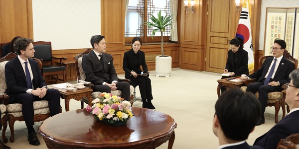 '신세계 협력사' 리플렉션AI 대규모 투자 유치, 