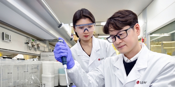 LG화학 반도체·전장소재 매출 2배 늘린다, 김동춘 전문 분야서 반등 모색