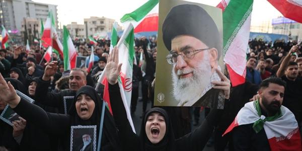 이란 정부 최고지도자 사망 공식 확인, 3인 체제 임시 지도자위원회 구성