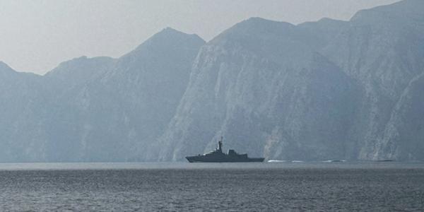 [중동전쟁] 이란 호르무즈 해협 봉쇄 후 민간 선박 4척 피격, 한국 에너지 수입·수출 차질 전망