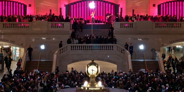 애플 창립 50주년에 '미래 불확실' 비판 나와, 