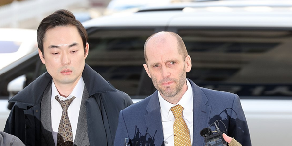 쿠팡 경영진 연이어 대규모 주식보상 받아, 대표 로저스 두 달 만에 61억어치 주식 받아