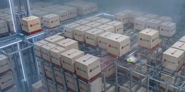 LGCNS, 영하 26도서 작동하는 물류 로봇 '모바일 셔틀' 공개