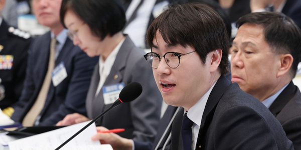 하정우 부산 북구갑 출마 위해 사의 표명, 여론조사 '선두' 속 판세 요동