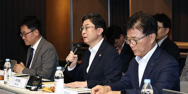 금융위원장 이억원 국내 AI반도체 기업과 간담회, 
