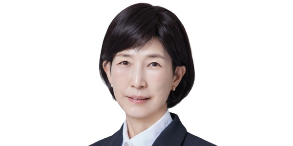 삼양식품 '며느리'에서 '회장'으로, 김정수 '운'에 '실력' 더해 자격 갖추다