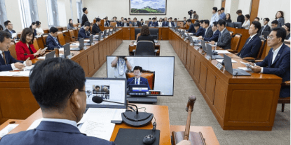 석탄화력특별법안 환노위 통과, 노동자 지원방안 여야 절충에 '무탄소전원' 논란 부상