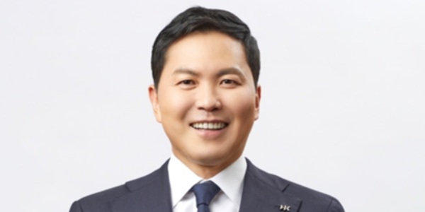 콜마그룹 지배구조 확립, 부친·여동생 제치고 그룹 1인자 등극 [2026년]