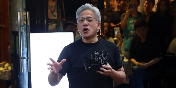 젠슨 황 크래프톤 장병규·엔씨 김택진과 회동, 두산 회장 박정원과 잠실구장 시구도 진행