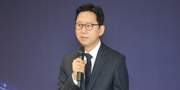 중국 개방형 AI 모델 공세에 배경훈 '한국형 프론티어AI' 전략 시험대, 성능 넘어 AI 생태계 구축이 관건