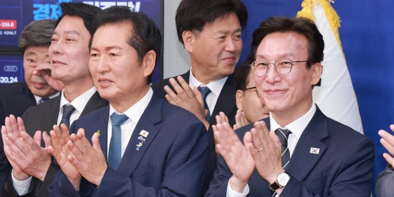 민주당 당권 승부 본궤도 올랐다, 김민석의 '당정 일체'냐 정청래의 '민주당답게'냐