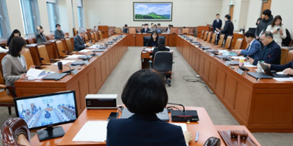 탄소중립법 개정안 '범위형 감축경로' 국회 소위 통과, 정부 선택에 산업계 투자부담 갈린다