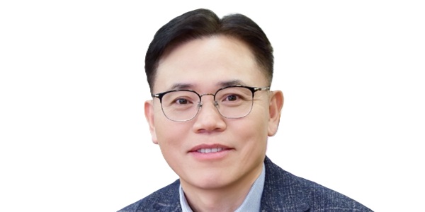 LG화학 '본업 선전'에 2분기 실적 개선, 김동춘 반도체·배터리 소재로 활로 찾기 잰걸음