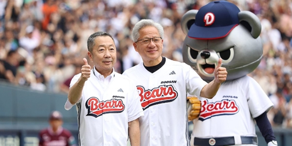 [AI 뭉쳐야 산다⑩] 두산그룹 박정원 엔비디아와 AI 시대 협업, 로봇 고도화부터 저탄소 에너지까지 전방위 대응