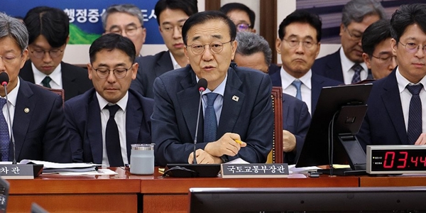 국토부 장관 김윤덕 