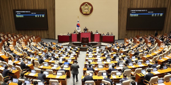 '패스트트랙 단축' 국회법 개정안 본회의 통과, 법안 심사 최장 330일에서 90일로