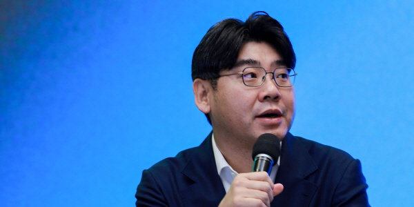 두나무 나스닥 상장설 재부상, 송치형 네이버파이낸셜 결합 추진 속 미국행 가닥잡나