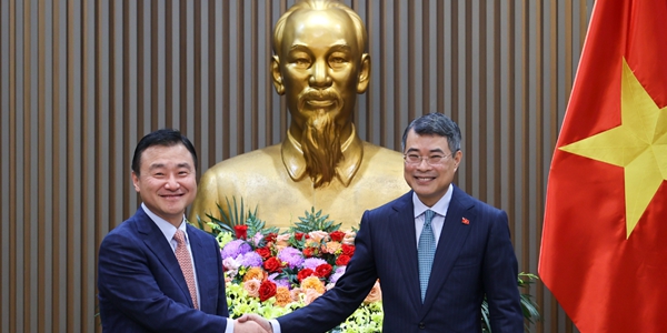 베트남 총리 삼성전자 대표 노태문 만나 투자 확대 요청, 