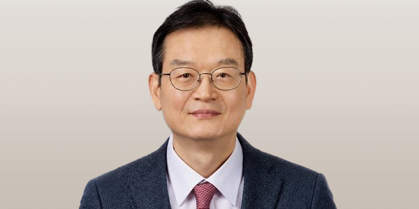 30년 한우물 KB서 태광그룹에 영입 후 소방수로 투입, 수익성 회복에 주력 [2026년]