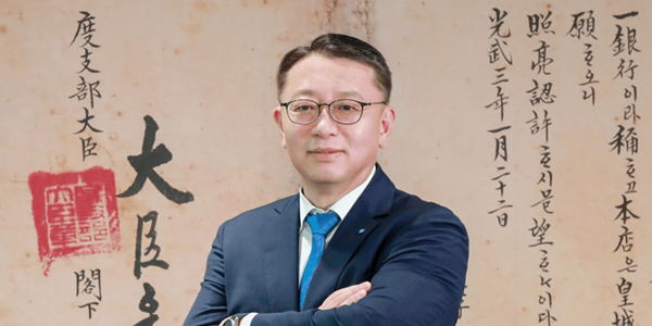 [오늘Who] 우리은행 분기 순이익 1조 시대 열어, 정진완 실적·내부통제 성과에 연임 힘 실리나