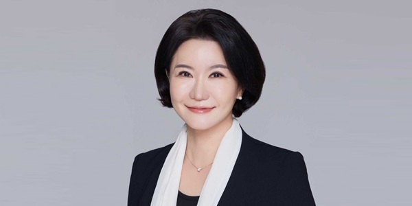 국내 인뱅 첫 여성 행장, 글로벌 감각 갖춘 재무전문가로 연임 성공 [2026년]