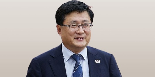 3선 의원 출신 초대 기후부 장관, 재생에너지 확대·전력수급 안정 주력 [2026년]