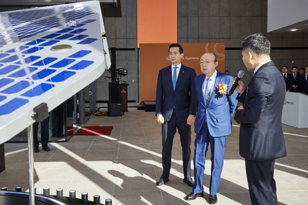 [CEO 말말말] 한화그룹 김승연의 시선은 우주로, "우리가 만든 위성이 인류의 더 나은 삶에 기여하는 것이 진정한 사업의 의미이고 가치다"