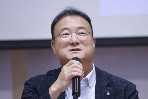 문혁수 LG이노텍 사장 승진 첫해 영업이익 늘린다, 카메라모듈로 덩치 키우고 반도체 기판으로 '고수익' 체질 개선