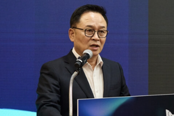 SK이노베이션 총괄사장 장용호 무배당 카드까지 꺼내며 '일보후퇴', 정유·배터리는 여전히 '기대반 우려반'