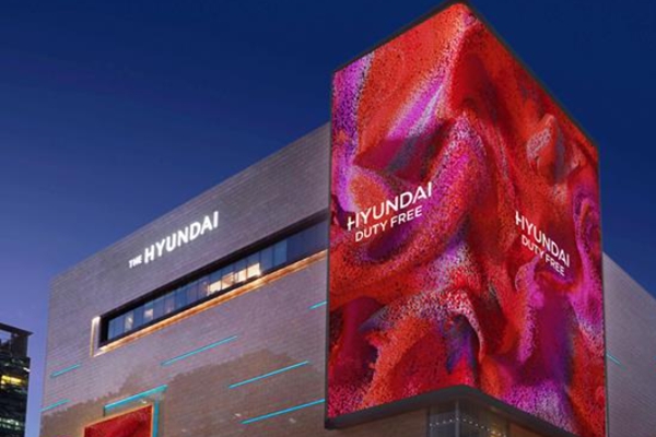 현대백화점그룹 '돈 안 되는' 인천공항 면세점 들어간다 : 해외 브랜드와 협상력 높이고 백화점 찾는 외국인 늘어나니까