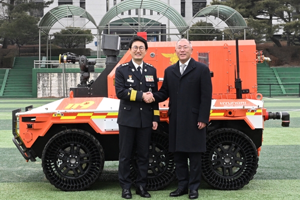 현대차그룹 정의선 회장은 고열·연기 속 소방관들의 희생이 늘 맘에 걸렸다 : 무인 소방로봇의 탄생